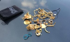 Comment se protéger contre le vol de bijoux : nos meilleurs conseils si vous prenez l'avion